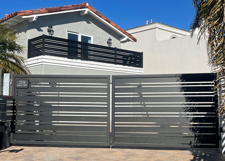 Miami style horizontal aluminum fence and gate in an Alumission project