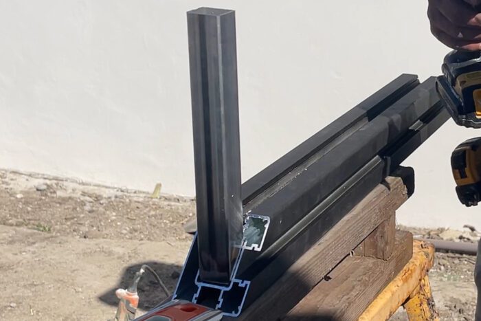L Connector for corners
