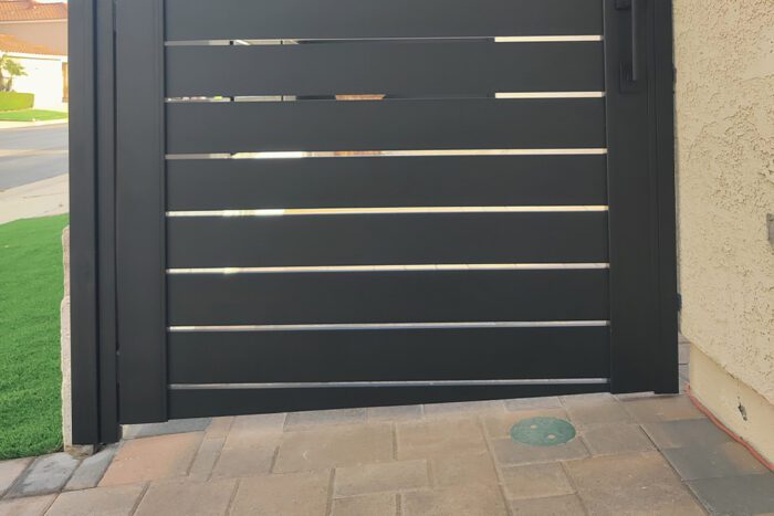 aluminum gate kit LA - black - on slope