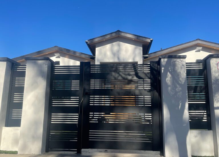 Las Vegas style horizontal aluminum fence and gate in an Alumission project