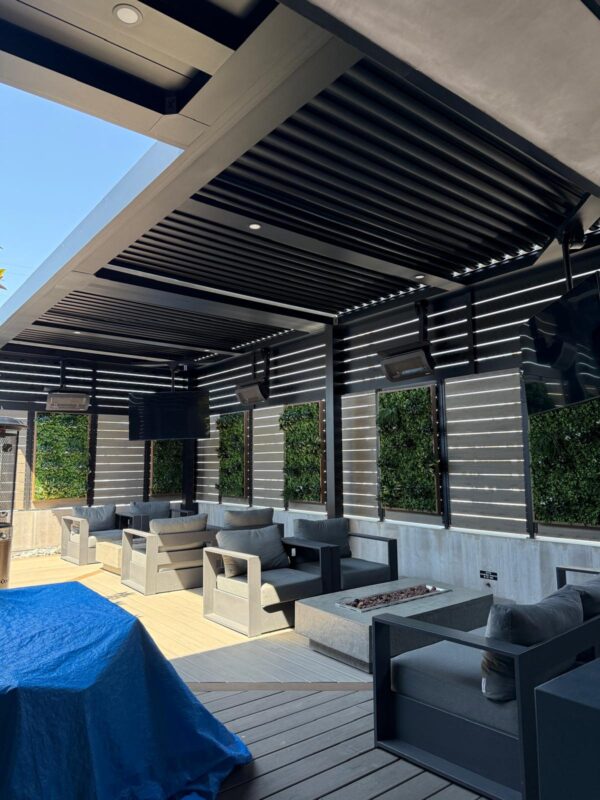 Modern aluminum privacy screen and seating area with slat enclosures in a stylish layout.