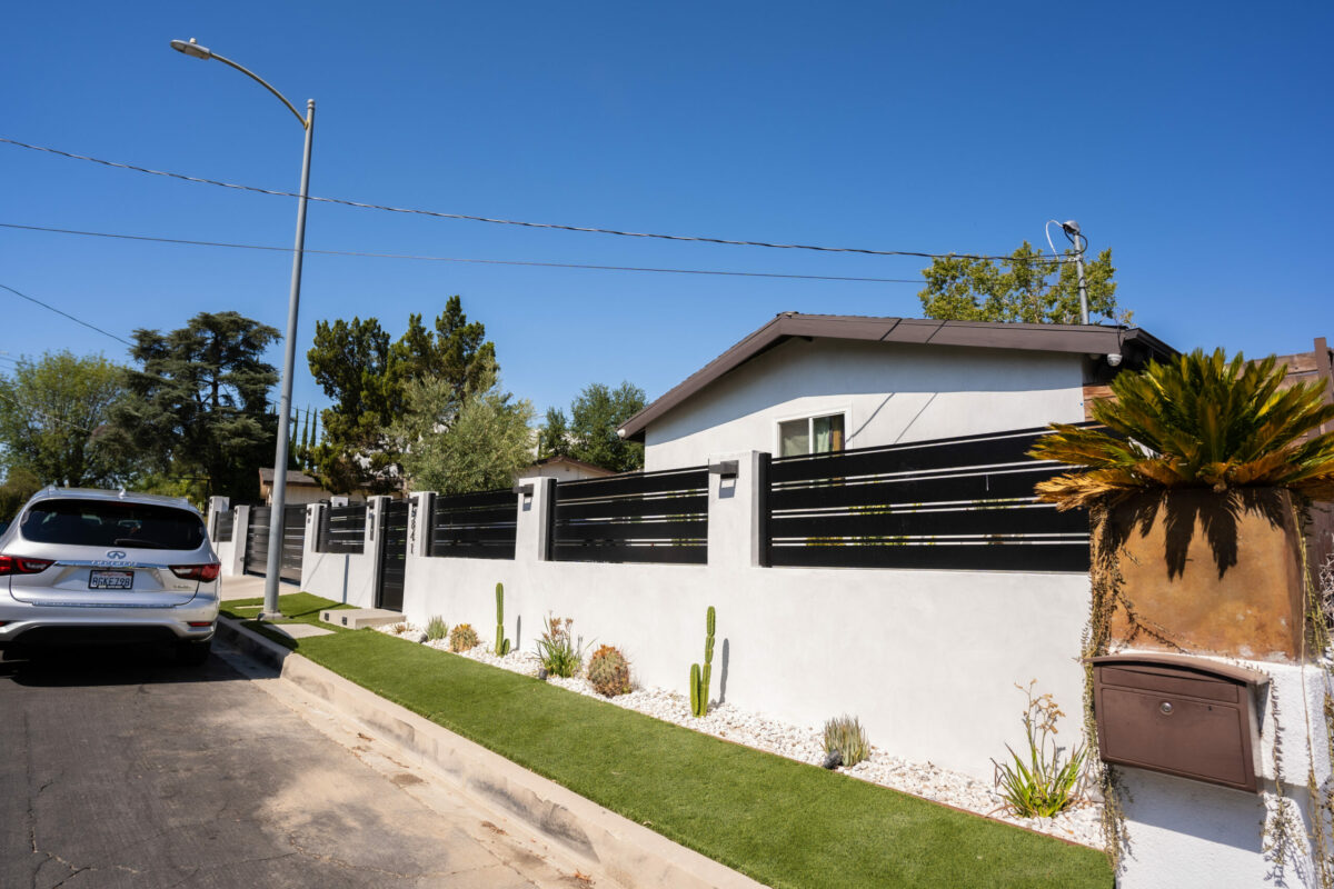 Black wall toppers