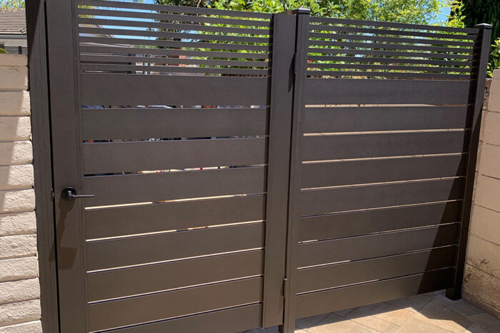 4x6 black Dallas gate kit with side panel