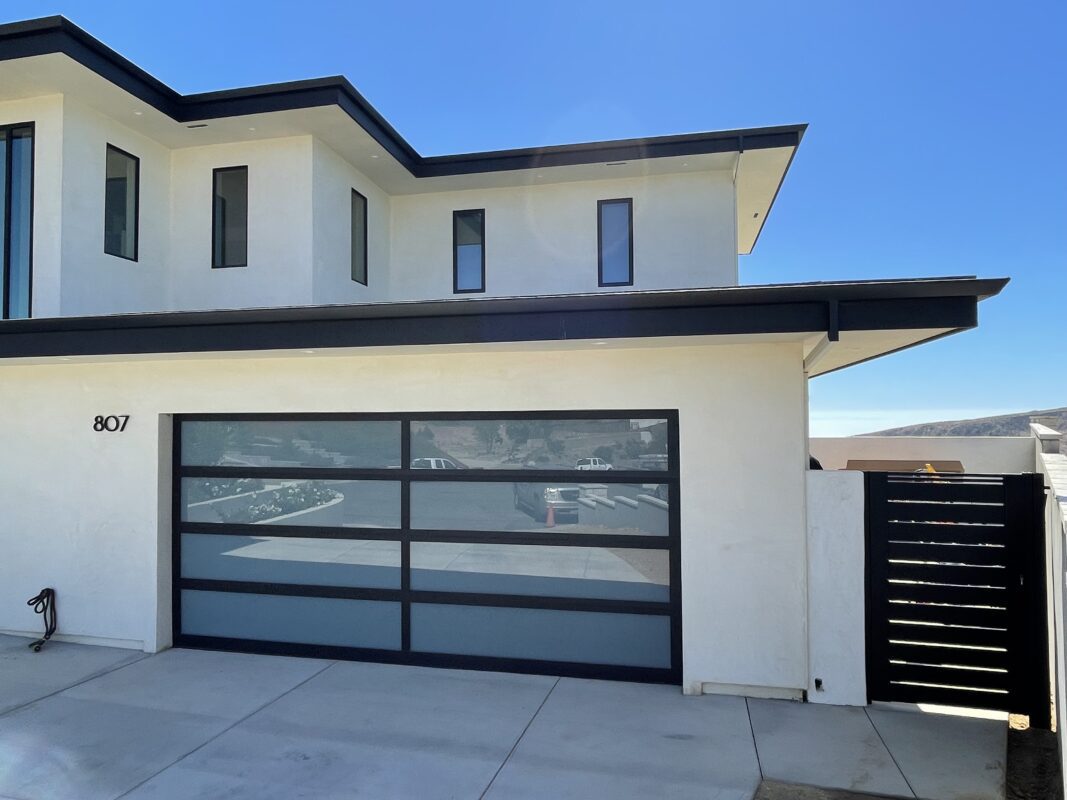 Two aluminum side gates in Ventura CA