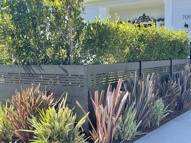 Dallas Style fence from Alumission Modern Aluminum Fences & Gates